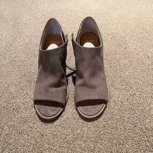 Dolce vita open toe brown suede ankle boots size 8